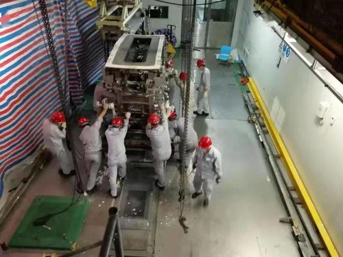 設備運行的維護人 光電產(chǎn)業(yè)集團旭飛公司熔配成型部維修系團隊