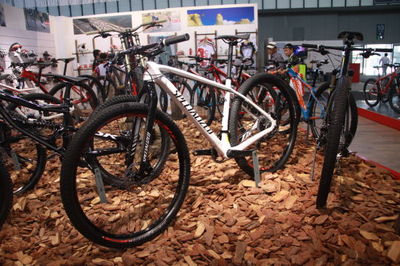 組圖:今年29寸車輪山地車開(kāi)始流行_裝備-展會(huì)_新浪戶外_新浪體育_新浪網(wǎng)